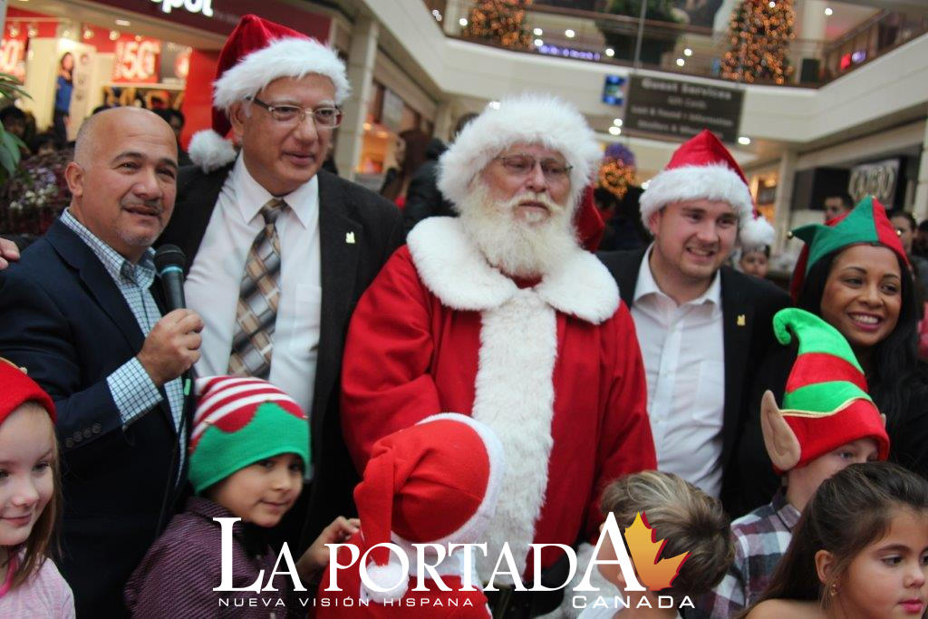 Cientos de niños en Woodbine Mall, dan bienvenida a Santa Claus 