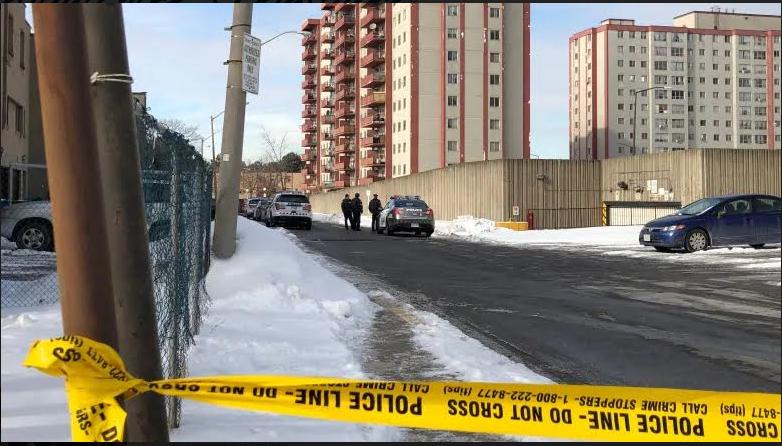 Tiroteo deja dos personas gravemente heridas en Toronto  