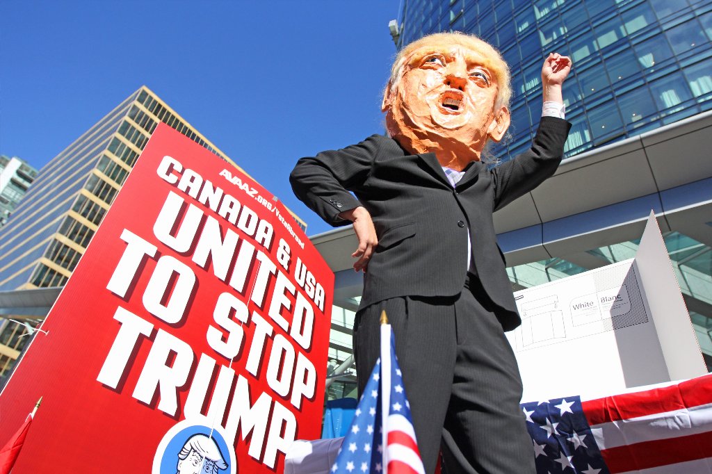 Protestas por inauguración de nuevo Hotel de Trump en Vancouver 