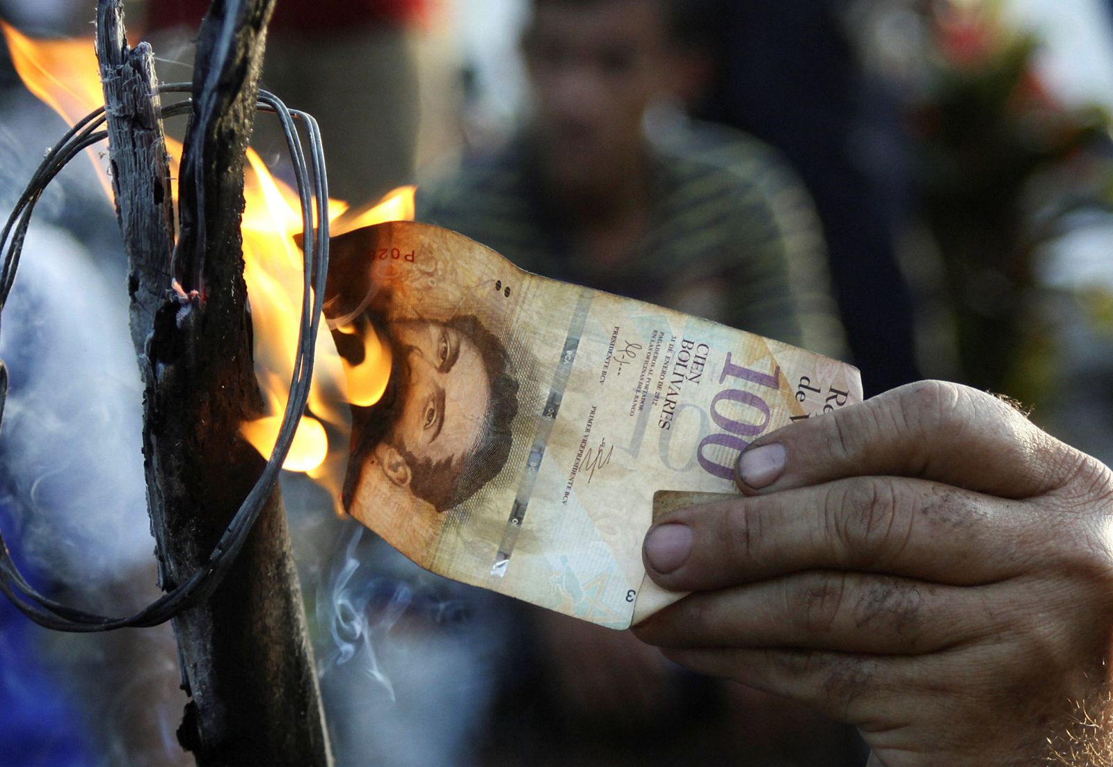 Caos total en Venezuela ante falta de billetes para comprar 