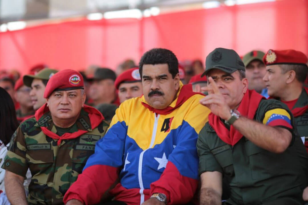 ¿Es necesaria una guerra o un golpe militar para tumbar a Maduro?  