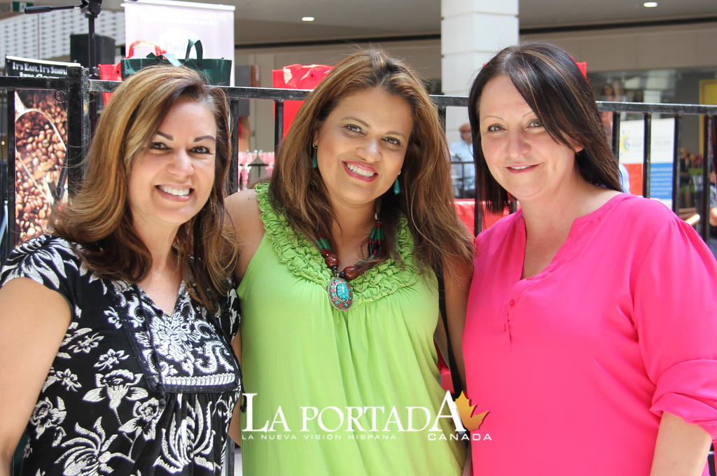 Trece líderes hispanos reciben reconocimiento en Woodbine Mall