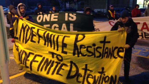 Protesta por larga detención de inmigrantes ilegales en Toronto 