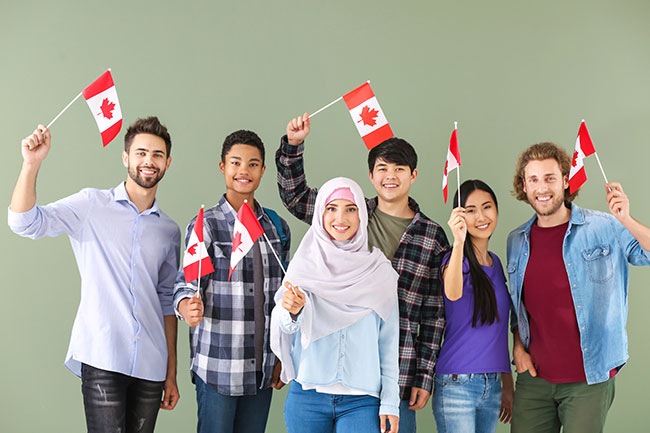 New Brunswick dará residencia permanente a graduados de universidades canadienses