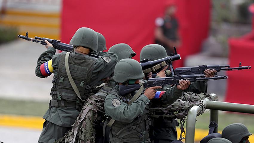 Militares venezolanos empiezan a sublevase, pero en el primer intento son arrestados 