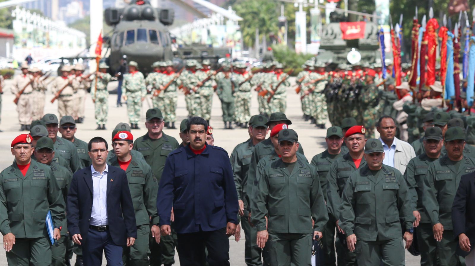 Maduro dice que se preparará militarmente para enfrentar a EE.UU.  