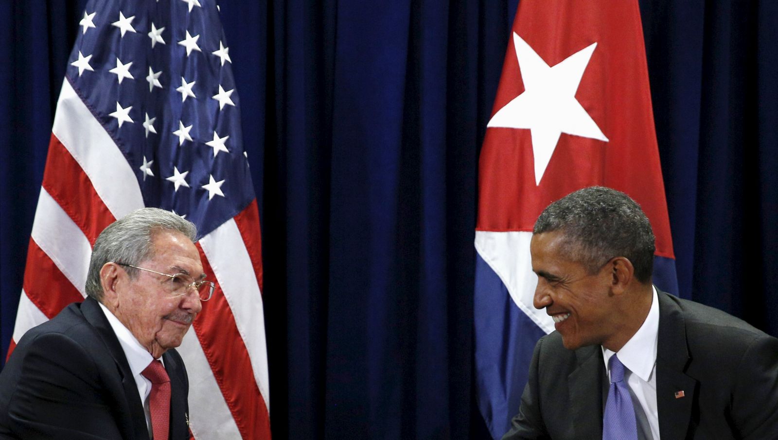 Barack Obama, y  Raúl Castro, 