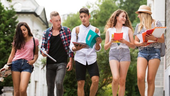 En Toronto se impusieron nuevas reglas de vestir a los estudiantes | La  Portada Canadá