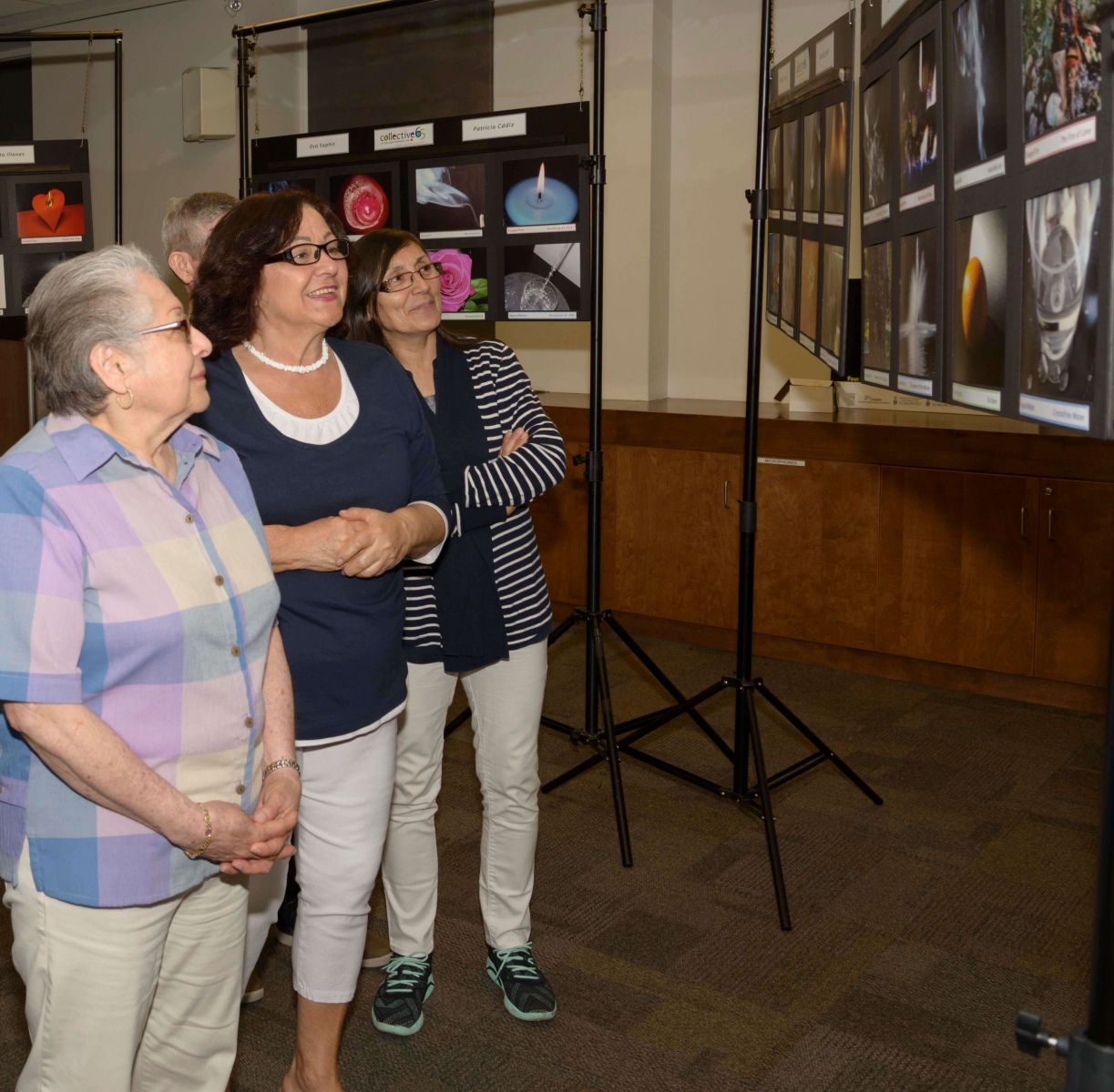 Sabiduría y arte en exposición fotográfica de adultos mayores hispanos en Toronto