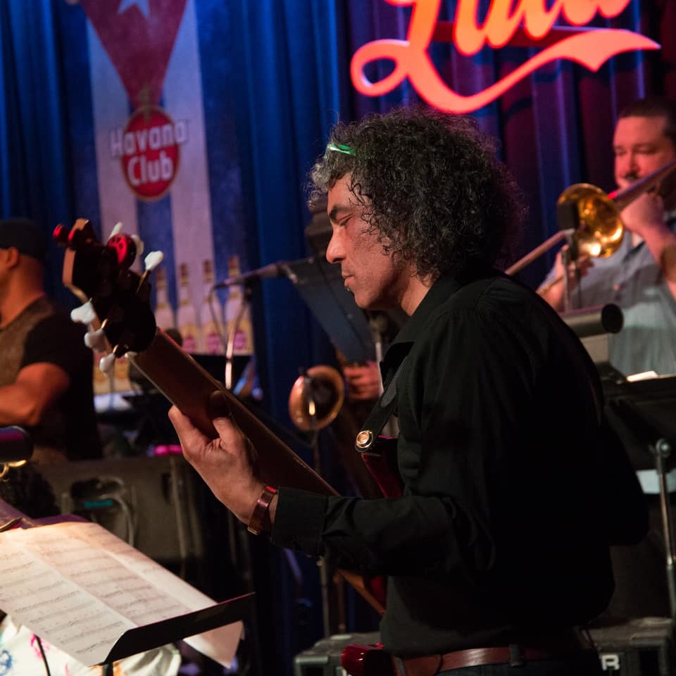 La orquesta cubana, El Charangon del Norte, calentando el invierno de camino a los premios Grammy