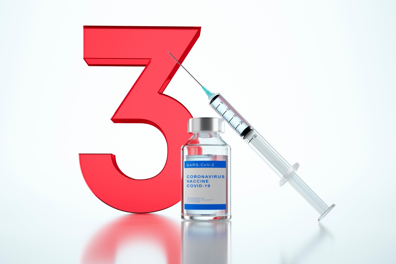 Quienes pueden y deben aplicarse una tercera dosis de la vacuna COVID-19 en Ontario 