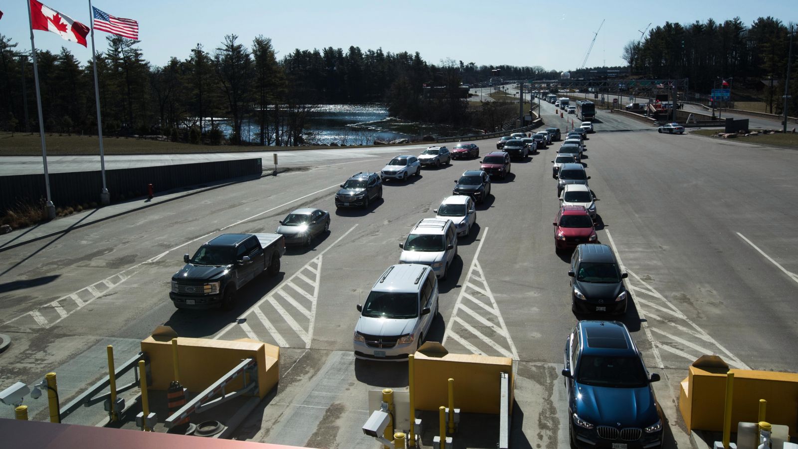 En Canadá crece rechazo contra conductores con vehículos de placas estadounidenses 