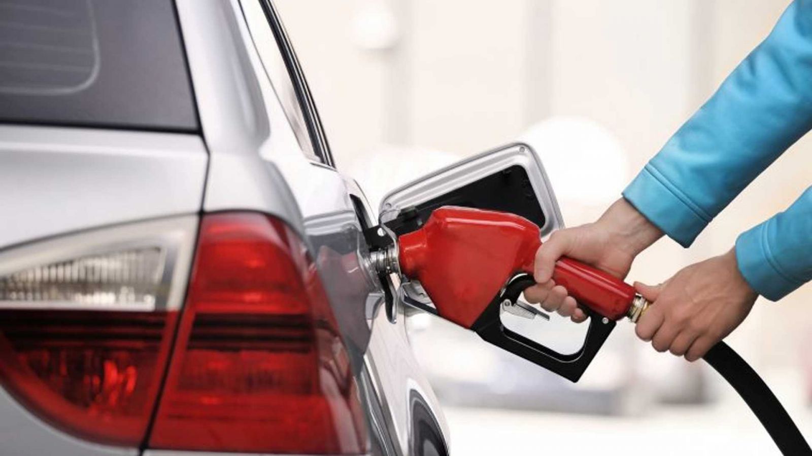 Esta disparado el precio de la gasolina en todo Canadá y va subir mucho más