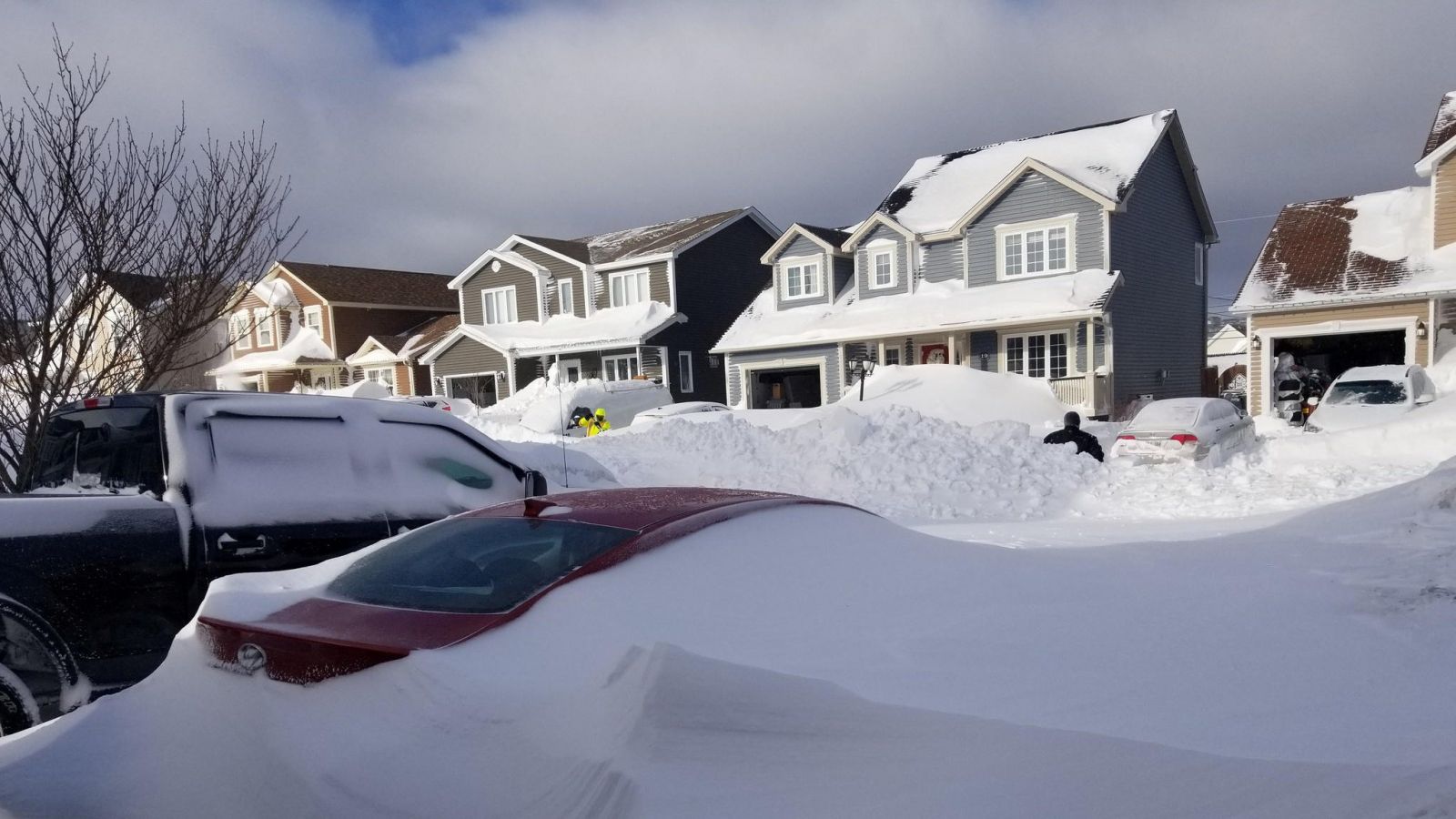 Histórica tormenta en Canadá deja acumulaciones de hasta 4 metros de nieve