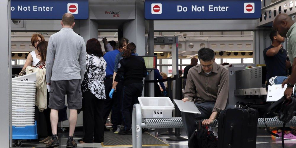 Denuncian abusos de oficiales de inmigración en los aeropuertos de Canadá 