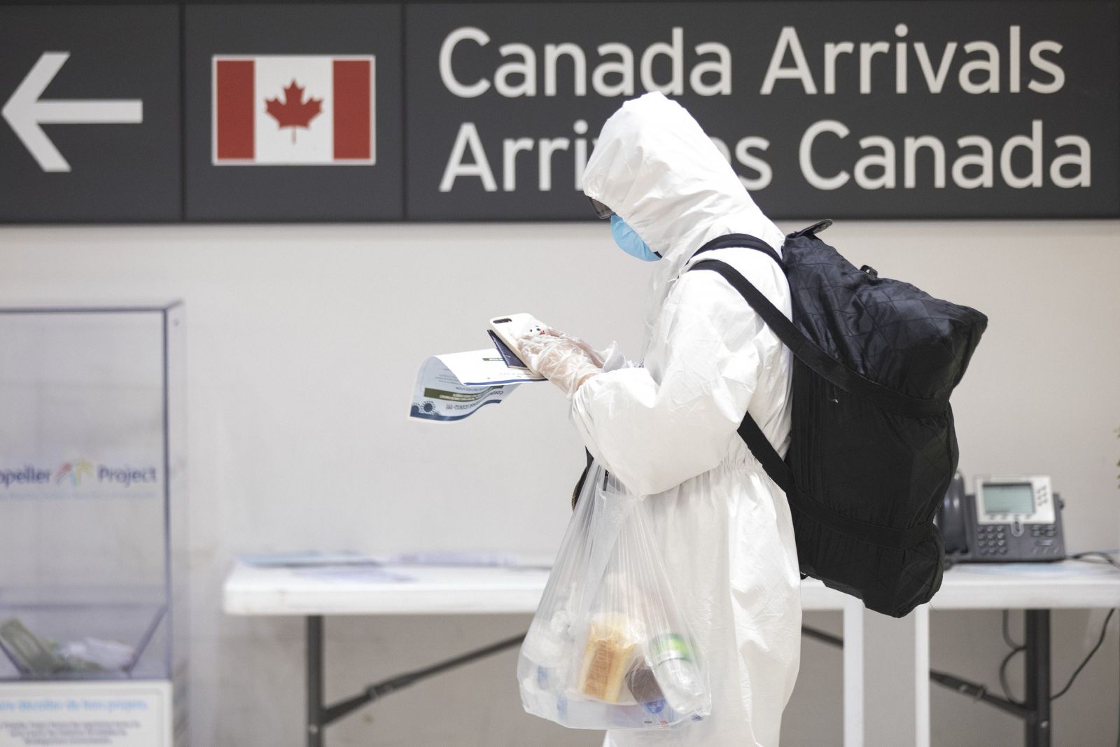 Viajeros intentan ingresar por tierra a Canadá para evitar pago de 2 mil dólares