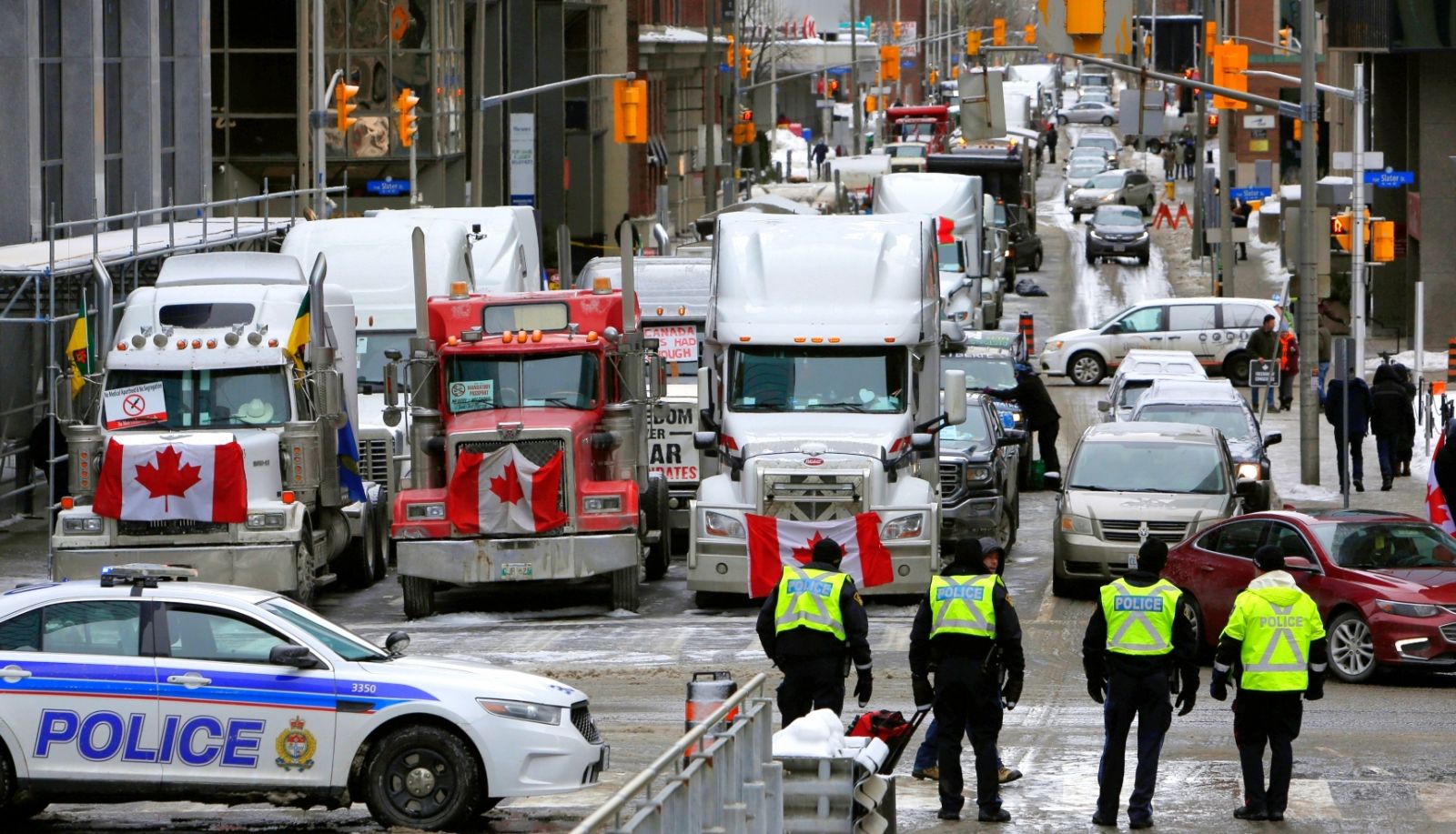 Aumenta el caos en Canadá por el paro y los bloqueos de los camioneros  