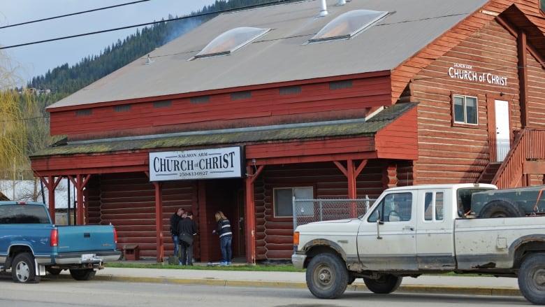 Tiroteo dentro de una iglesia en Canadá deja un muerto y un herido 