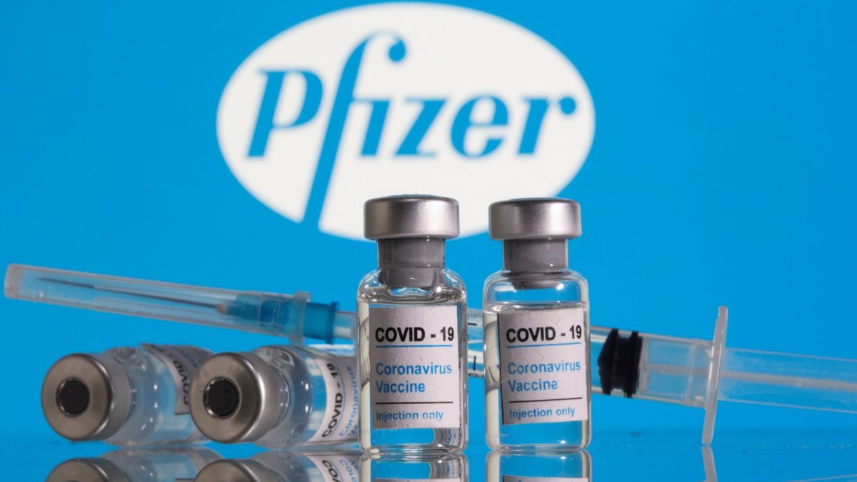 Los que recibieron la vacuna de Pfizer necesitarían una tercera dosis 