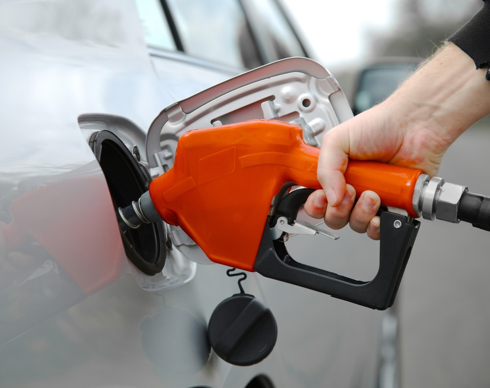 Precio de la gasolina se dispara aún más el próximo fin de semana largo en Canadá 