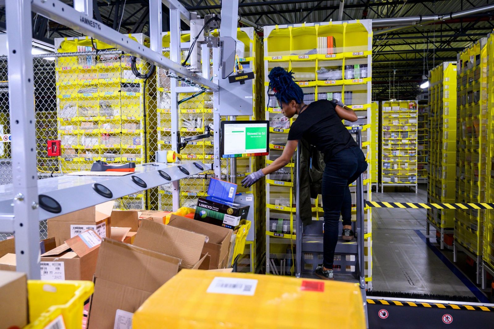 Amazon está contratando cerca de 100,000 personas en EE.UU. y Canadá 