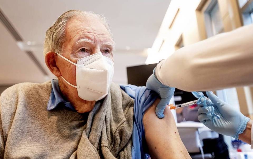 ¿El Gobierno tiene la culpa que cerca de 200.000 ancianos en Ontario aun estén sin vacunarse?