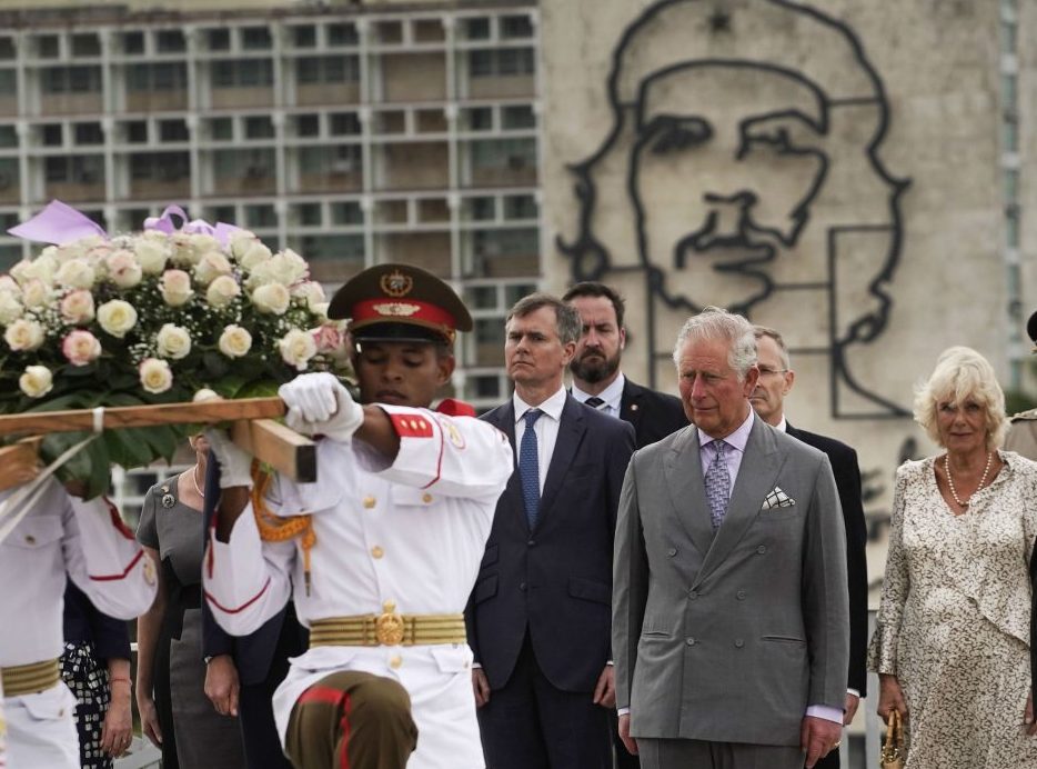 El príncipe de Inglaterra y su esposa están en un paseo histórico por Cuba