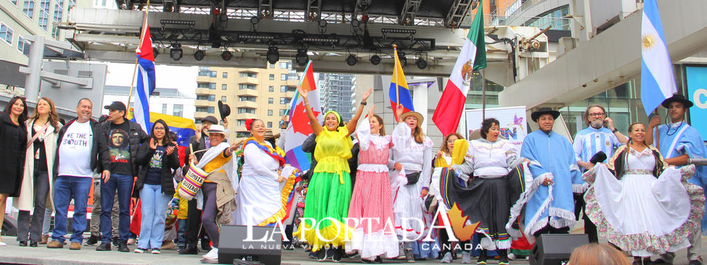 Por primera vez en la historia, el desfile del orgullo hispano se sintió en la emblemática Yonge St. 