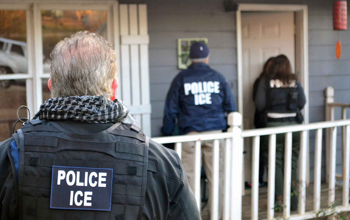 Alentar a un inmigrante a que se quede “ilegalmente”, seria delito en EE.UU. 