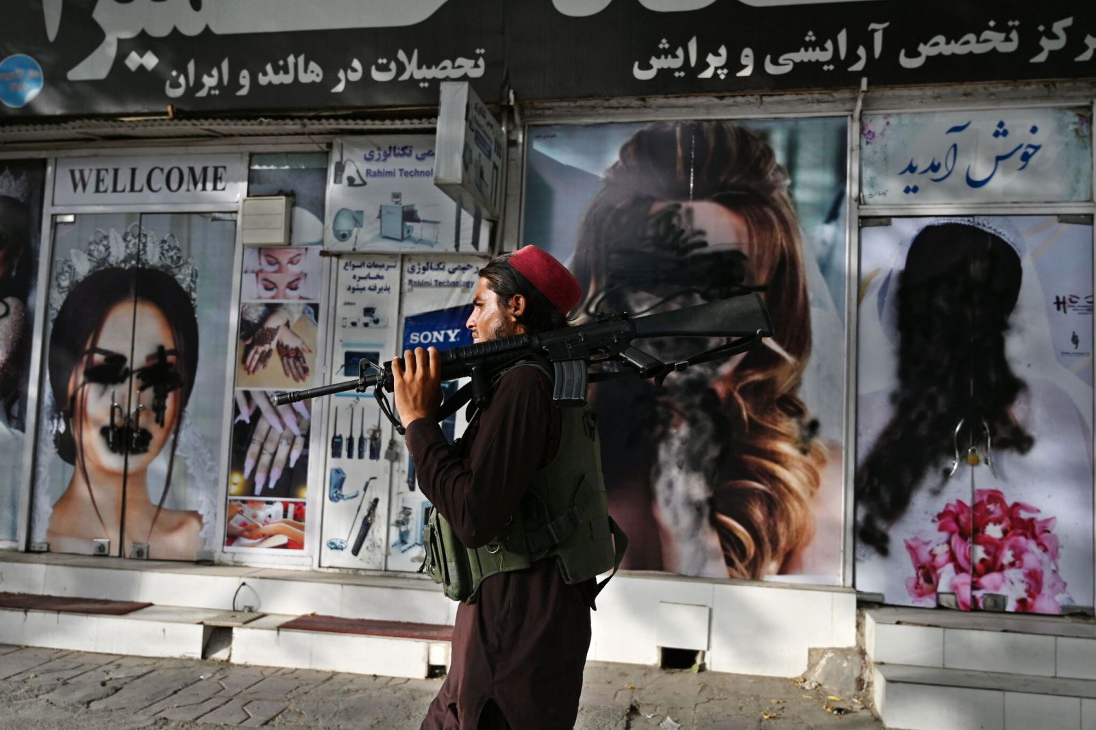 Cómo es la ley ‘sharía’ de los Talibanes, a la que tanto le temen las mujeres en Afganistán