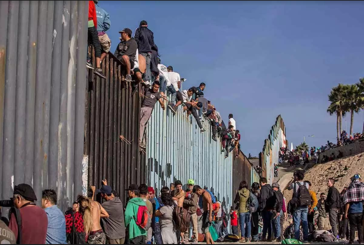 Pese a las consecuencias, Trump insiste en que va cerrar la frontera con México