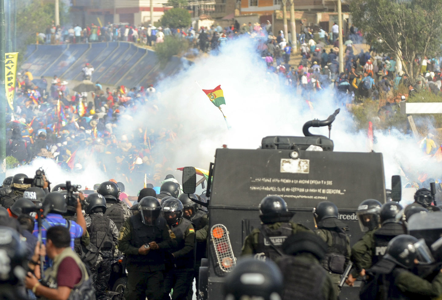 Gobierno interino no logra detener crisis política en Bolivia que ya deja 23 muertos 
