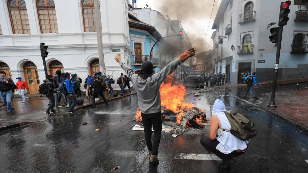 Profunda crisis en Ecuador por alzas en combustibles 