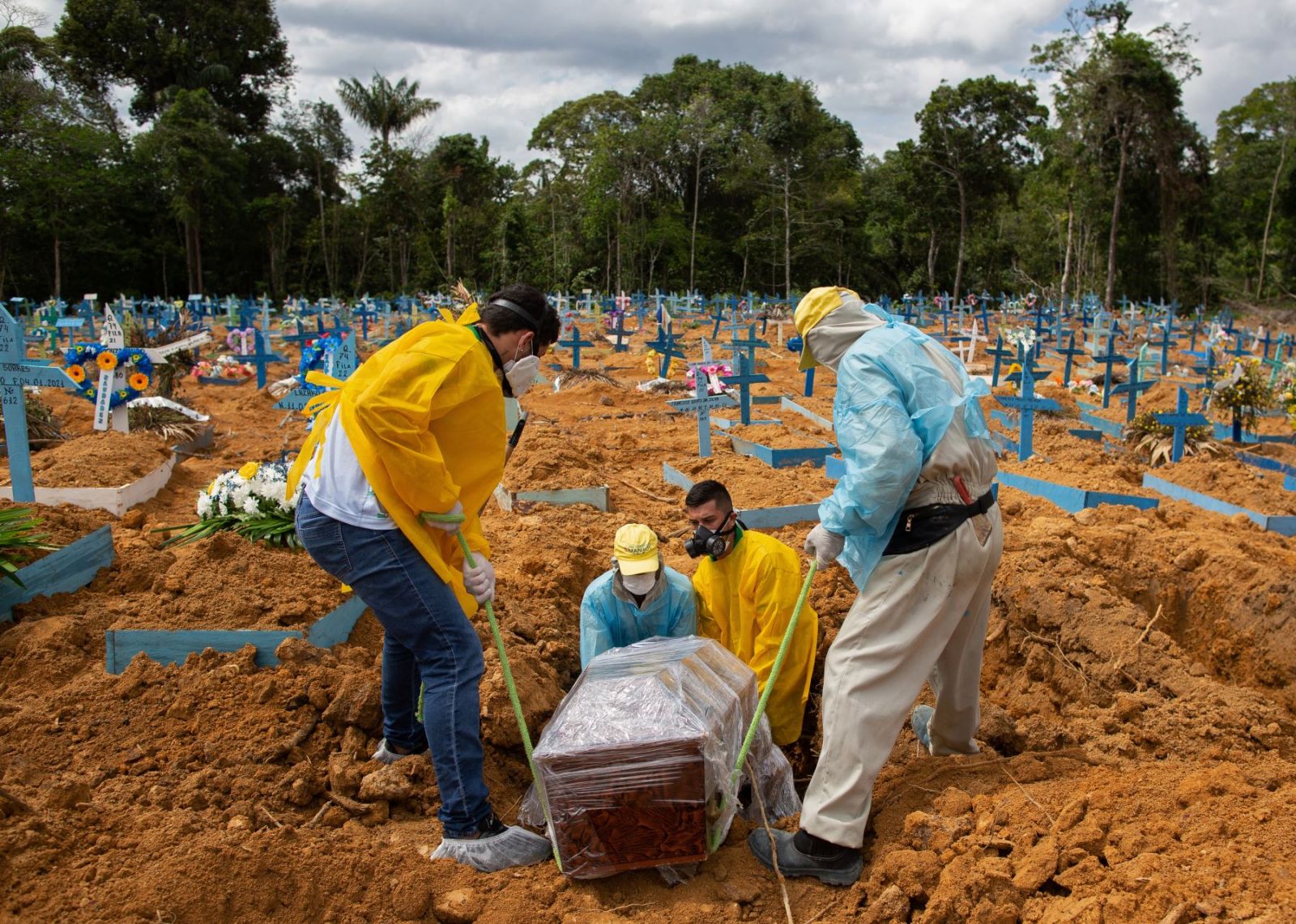 Por efecto de la pandemia, en Brasil ya se registran más muertos que nacimientos 