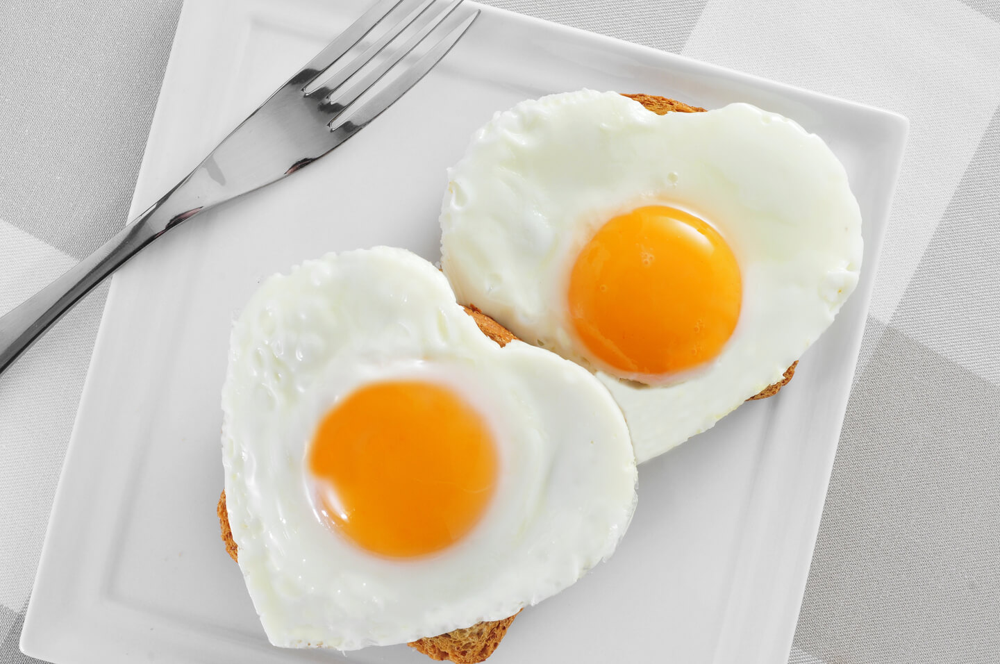 Consumir huevos diariamente aumenta los riesgos de muerte entre los adultos 