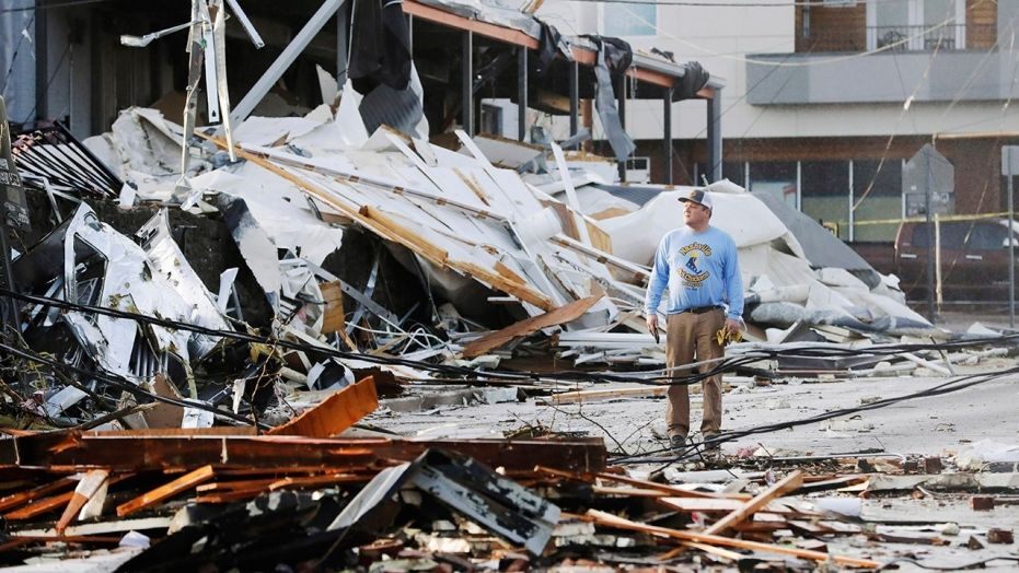 Fuerte tornado deja nueve muertos y destrucción en el centro de Tennessee