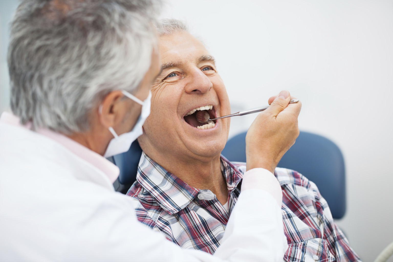 Odontología gratuita para personas de la tercera edad en Ontario 