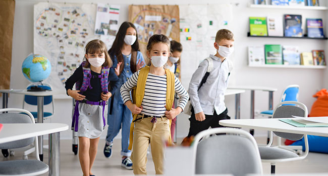 Epidemiólogos advierten que "imprudente y peligroso" reabrir escuelas en Toronto y todo Ontario 