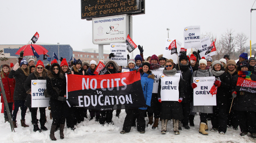 Maestros en Ontario inician jornadas de huelga escalonadas en Toronto, Ottawa y York 